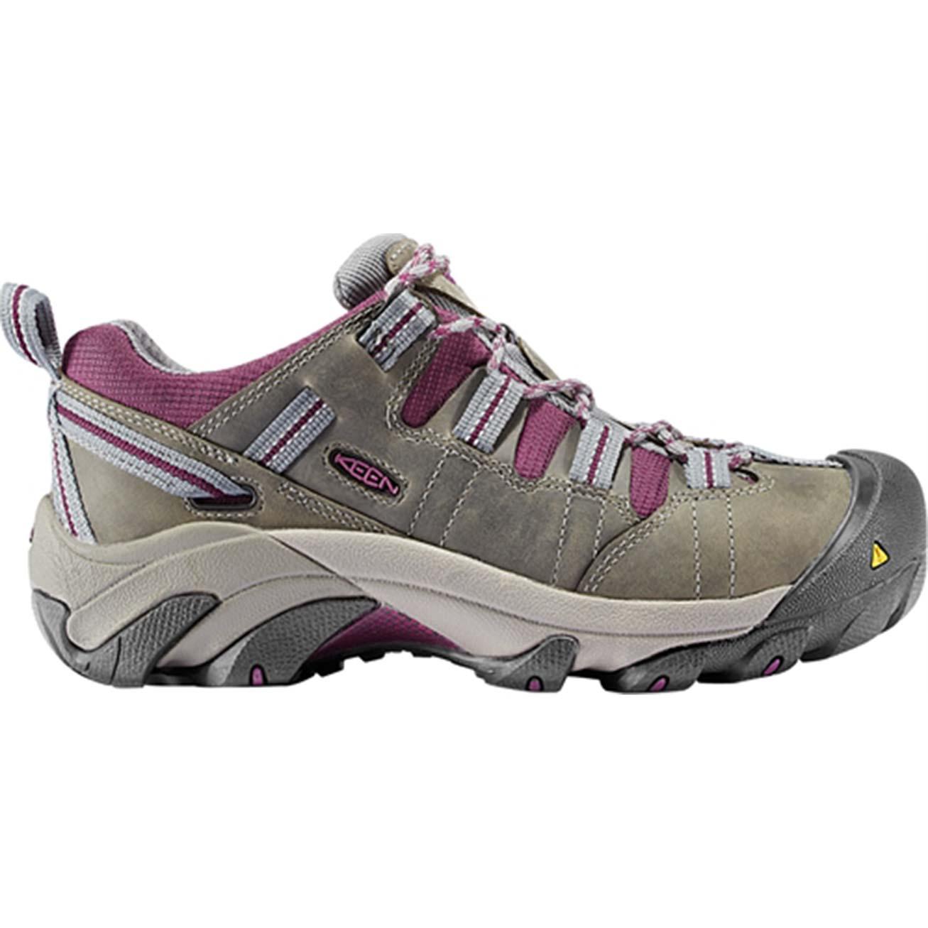 stores that sell women's steel toe shoes